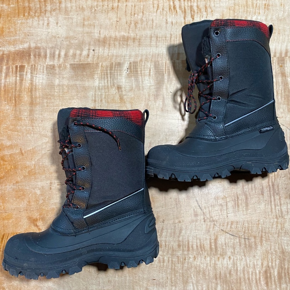 Tundra boots - size Men’s 8 - with liner - great condition!